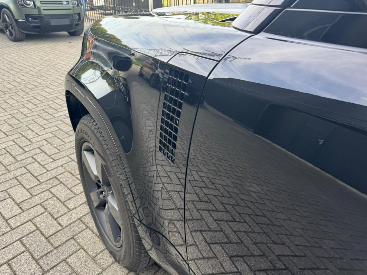 LAND ROVER Defender 110 P300 E HYBRID AWD Auto X-Dynamic SE - 13
