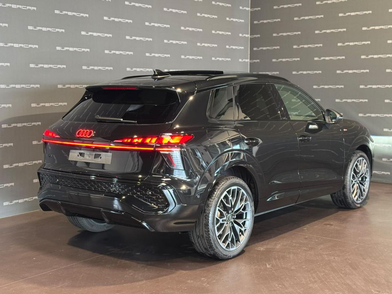 AUDI Q3 TDI 110 kW S tronic S Line edition Black Line - 3