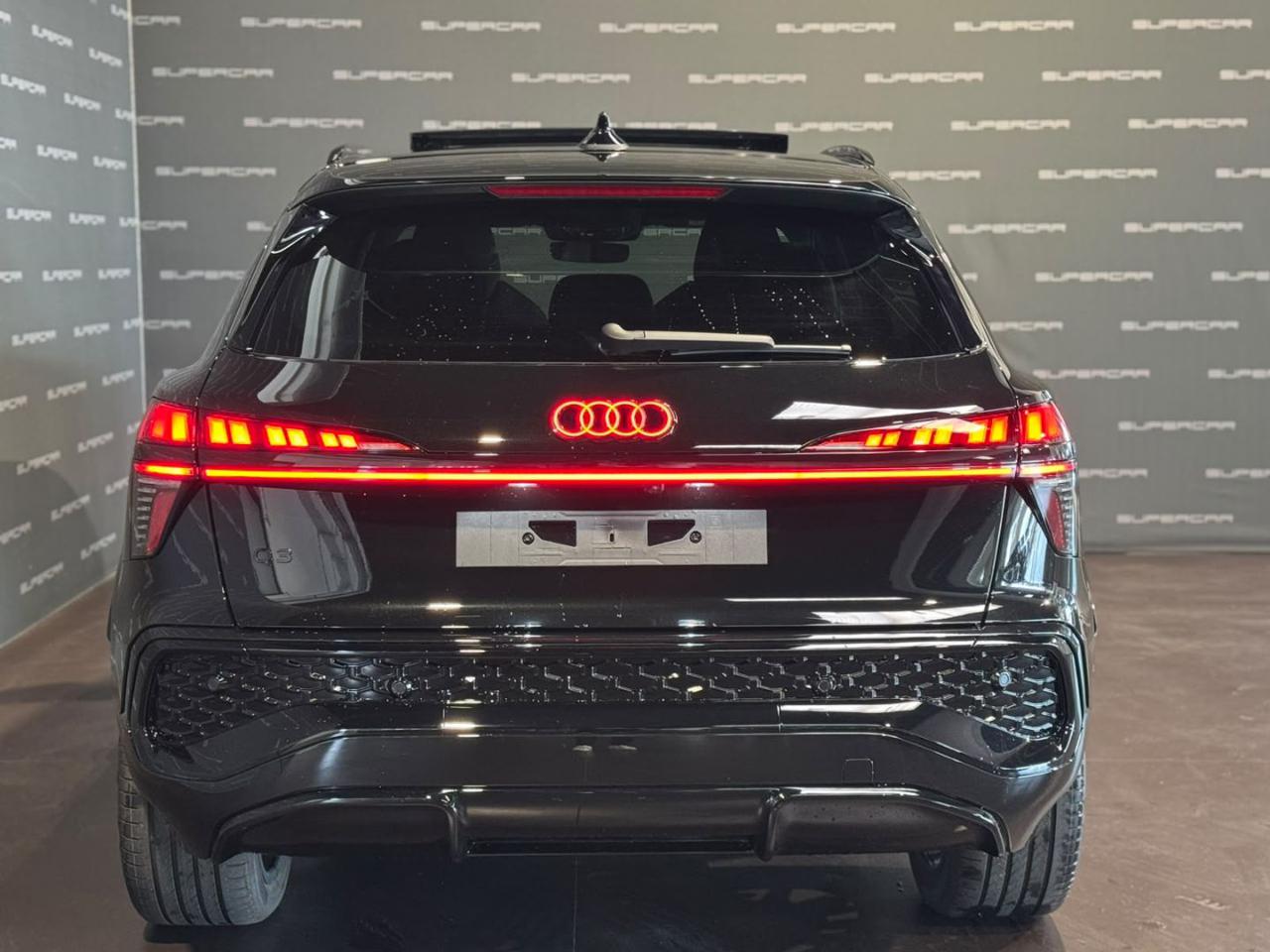 AUDI Q3 TDI 110 kW S tronic S Line edition Black Line - 4