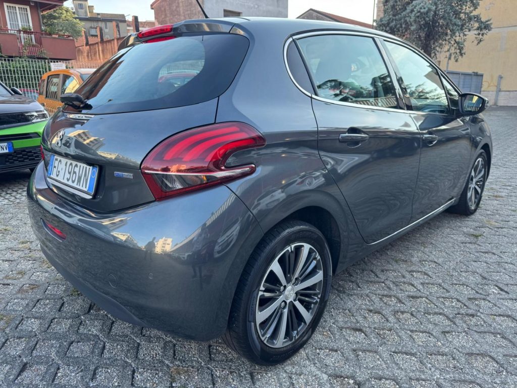 PEUGEOT 208 1.2 PureTech 82 5p. GPL Allure - 5