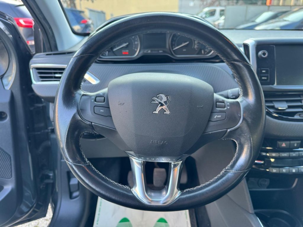 PEUGEOT 208 1.2 PureTech 82 5p. GPL Allure - 7