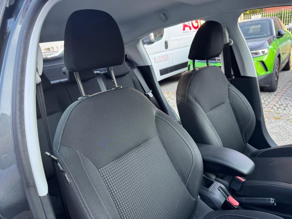 PEUGEOT 208 1.2 PureTech 82 5p. GPL Allure - 10