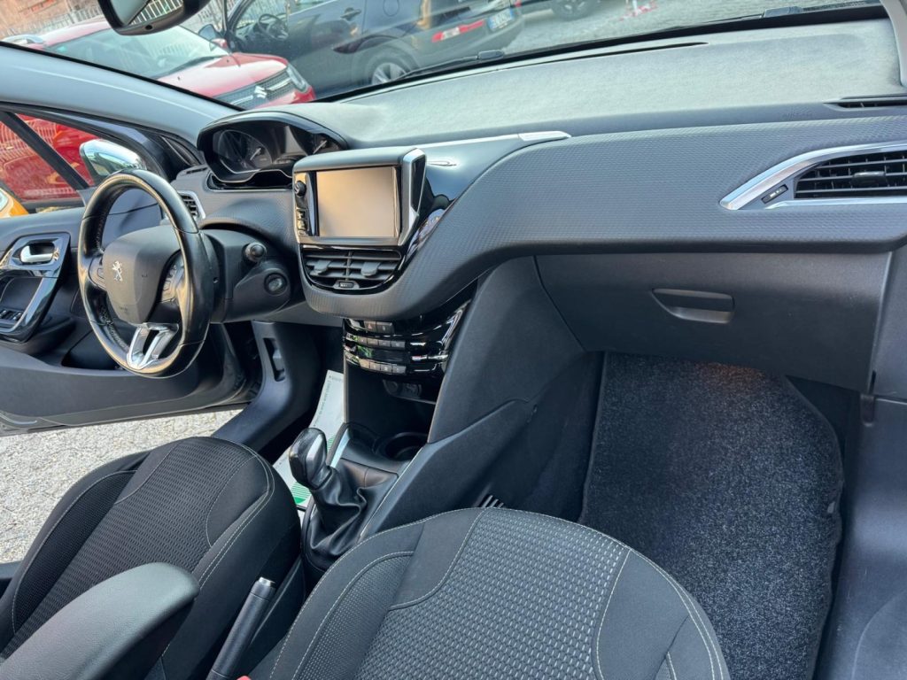 PEUGEOT 208 1.2 PureTech 82 5p. GPL Allure - 12