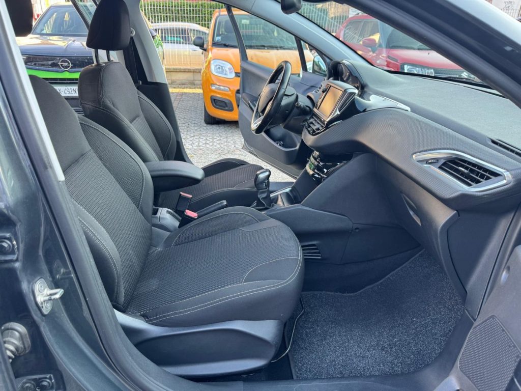 PEUGEOT 208 1.2 PureTech 82 5p. GPL Allure - 16