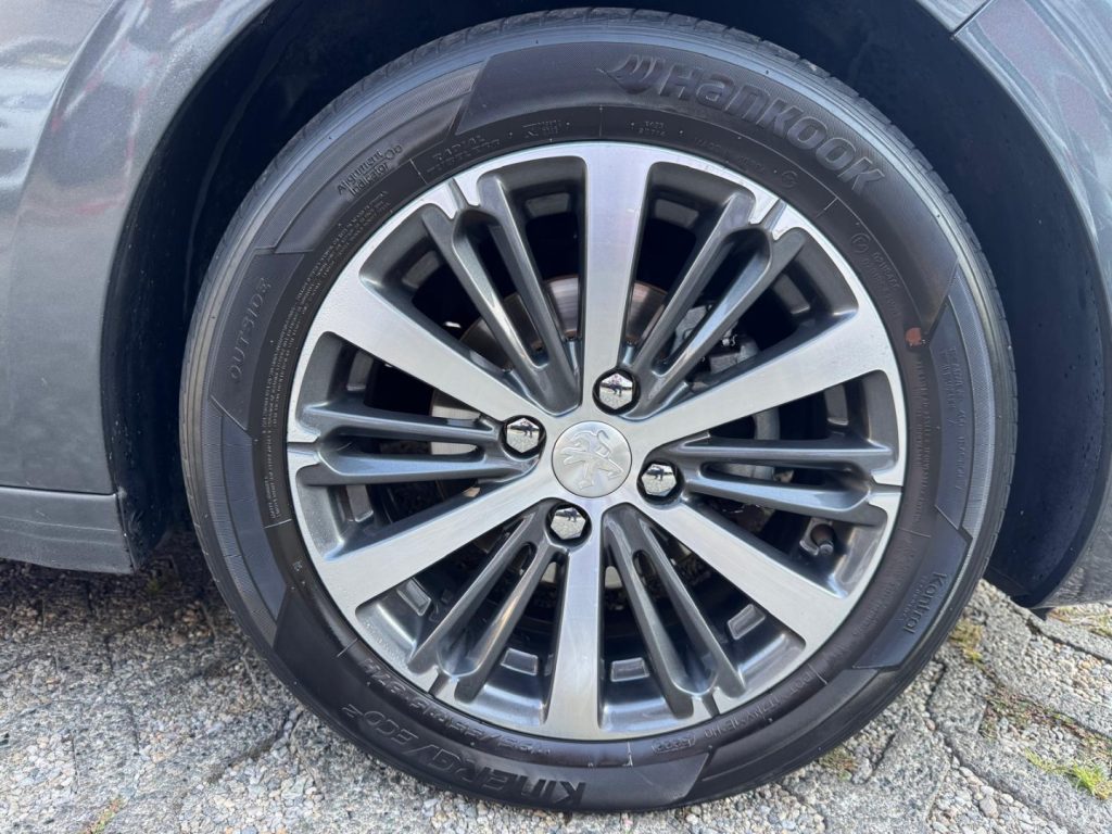 PEUGEOT 208 1.2 PureTech 82 5p. GPL Allure - 17