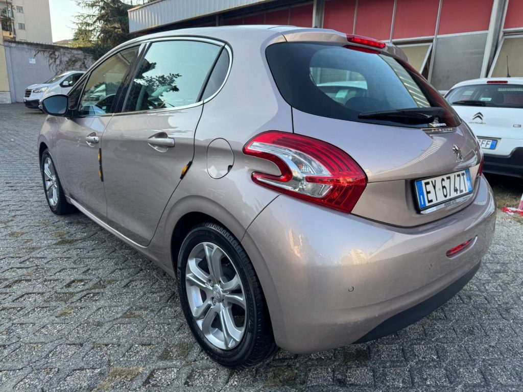 PEUGEOT 208 1° serie PureTech 82 5 porte Allure - 3