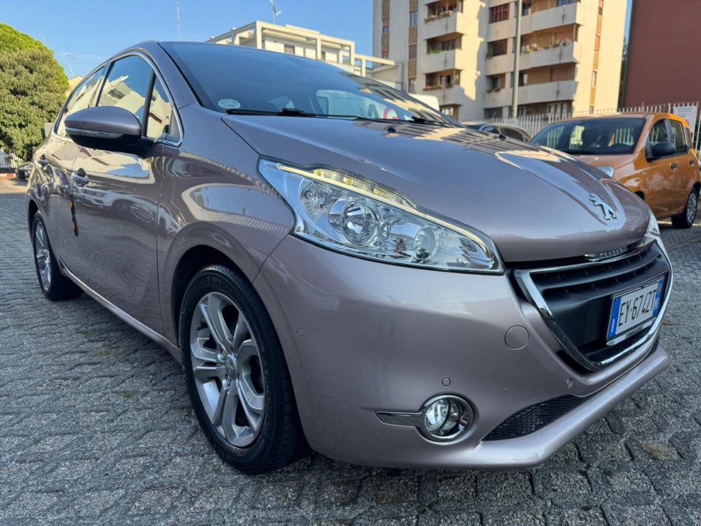 PEUGEOT 208 1° serie PureTech 82 5 porte Allure - 6