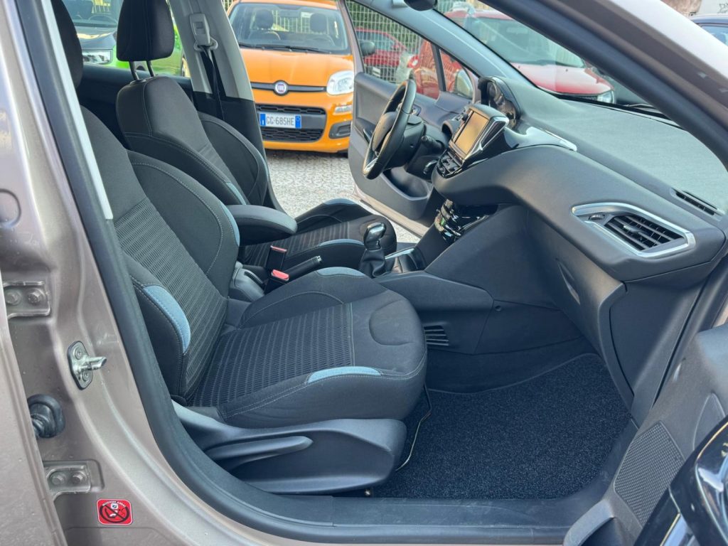PEUGEOT 208 1° serie PureTech 82 5 porte Allure - 10