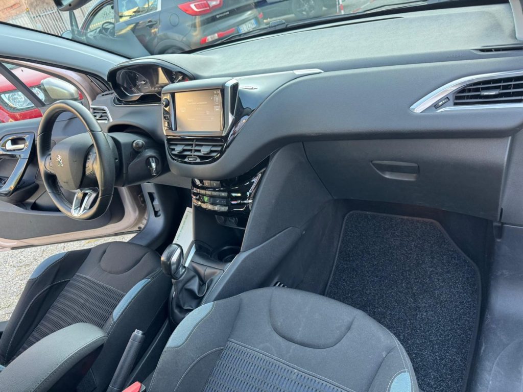 PEUGEOT 208 1° serie PureTech 82 5 porte Allure - 12