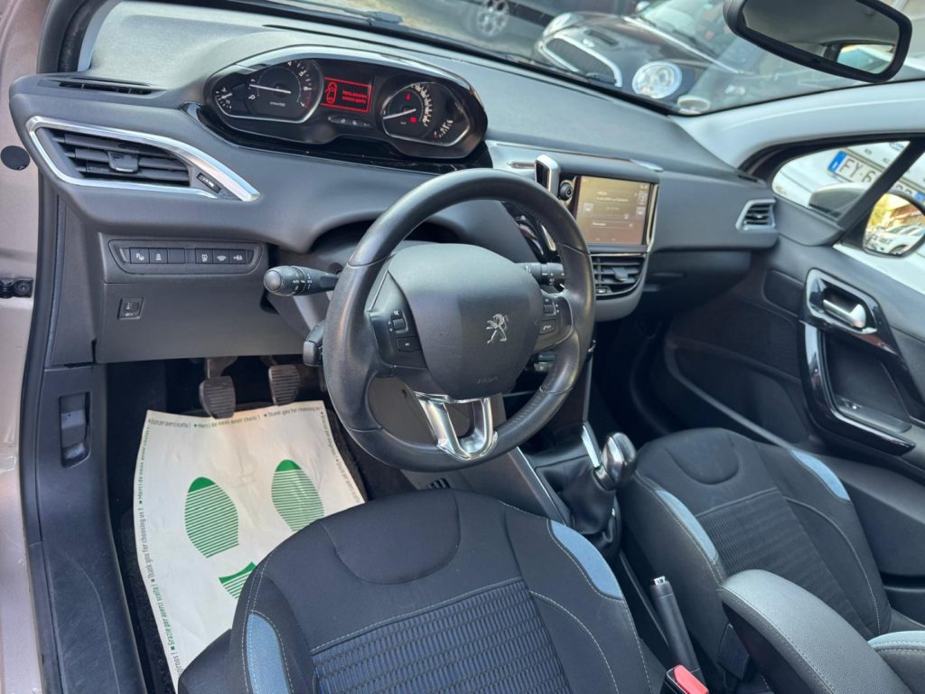 PEUGEOT 208 1° serie PureTech 82 5 porte Allure - 15