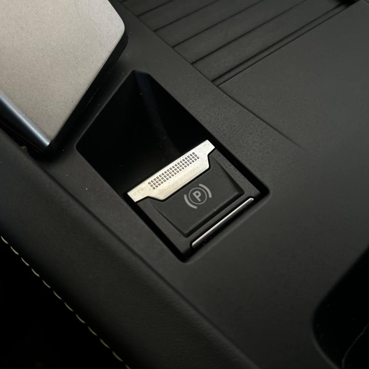 PEUGEOT 408 Plug-in Hybrid 225 e-EAT8 GT - 32
