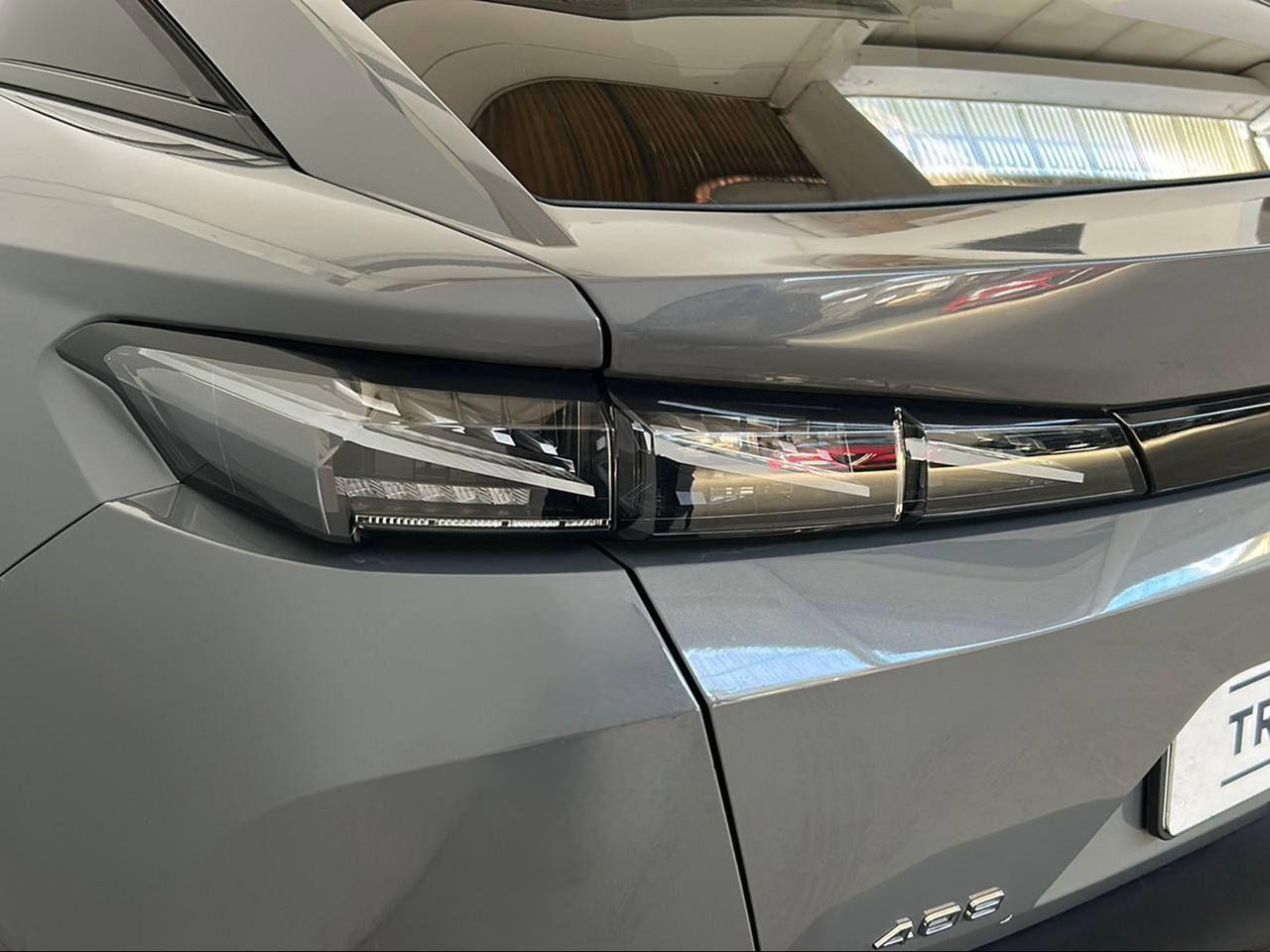 PEUGEOT 408 Plug-in Hybrid 225 e-EAT8 GT - 39