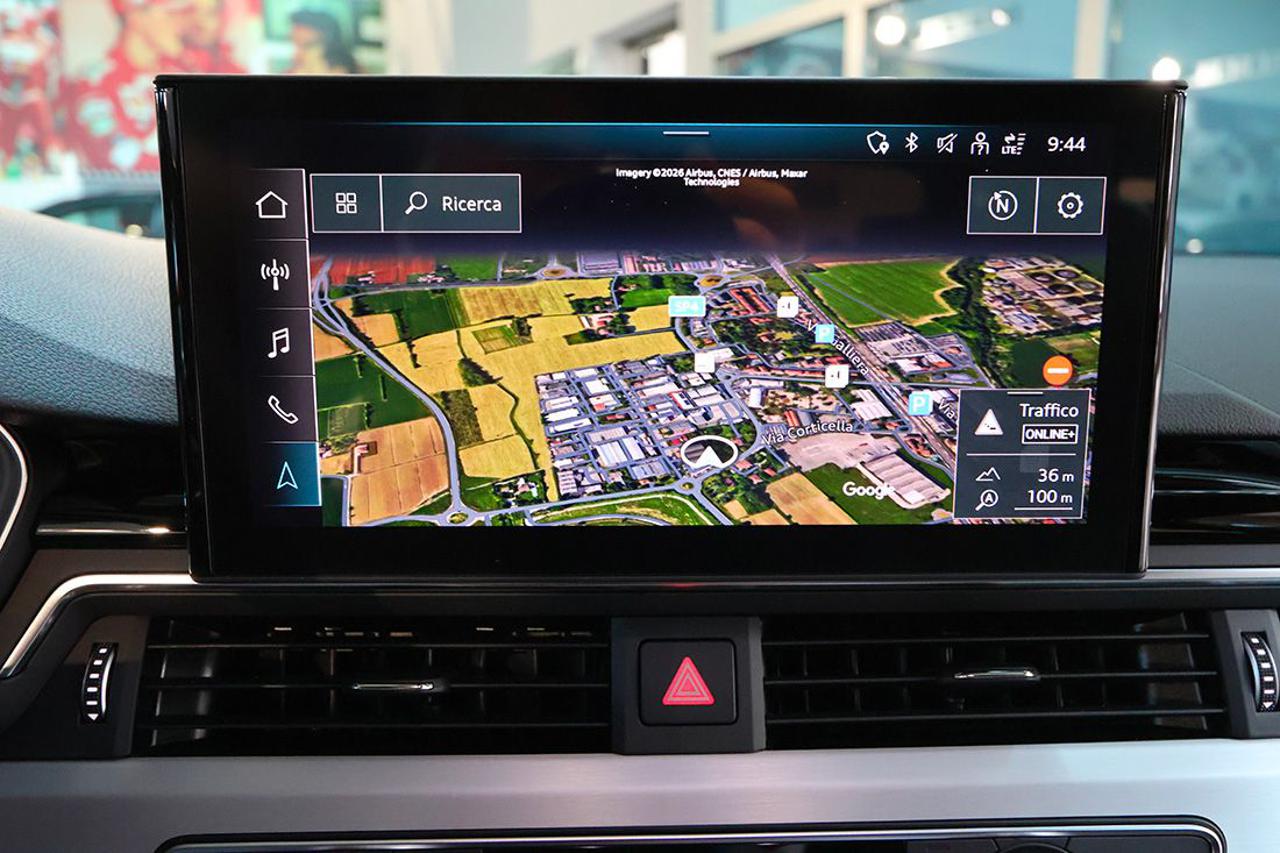 AUDI A4 40 TDI Avant S-Tronic S-Line - 24