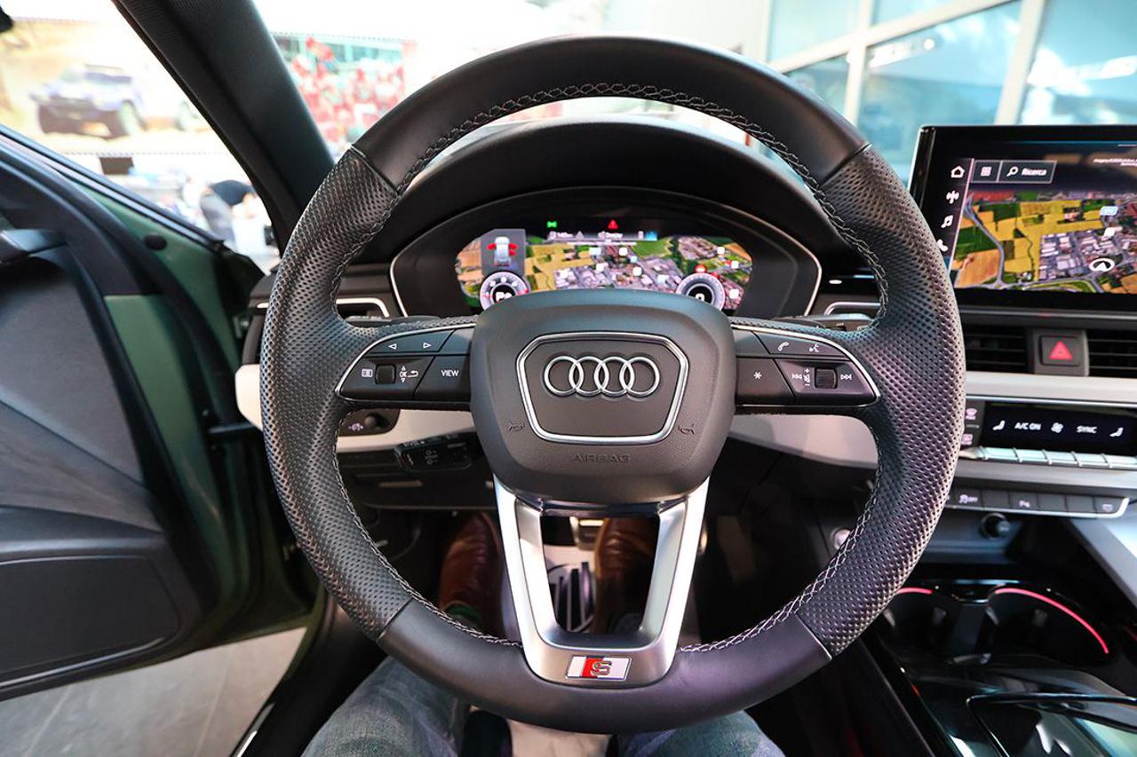 AUDI A4 40 TDI Avant S-Tronic S-Line - 21