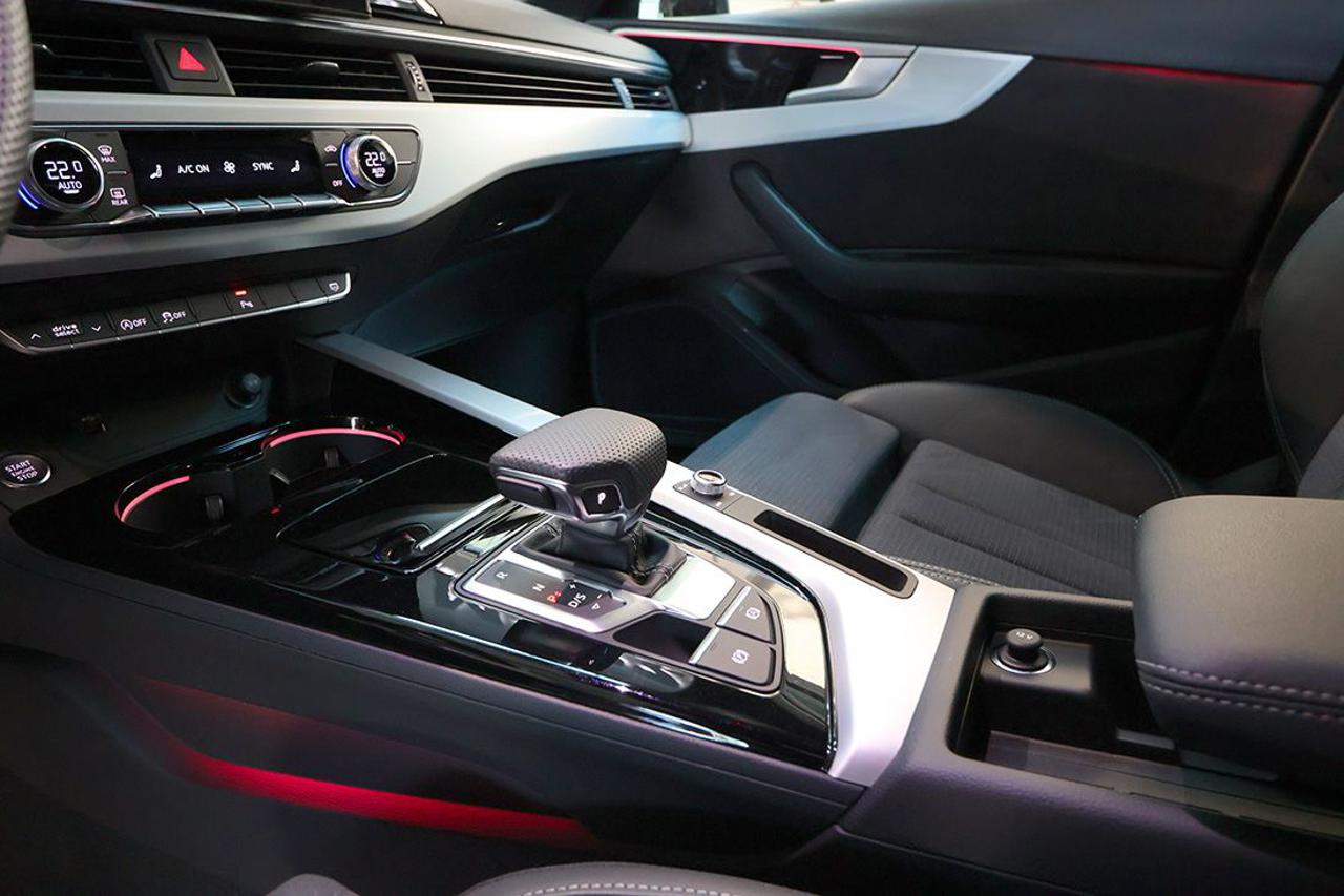 AUDI A4 40 TDI Avant S-Tronic S-Line - 37