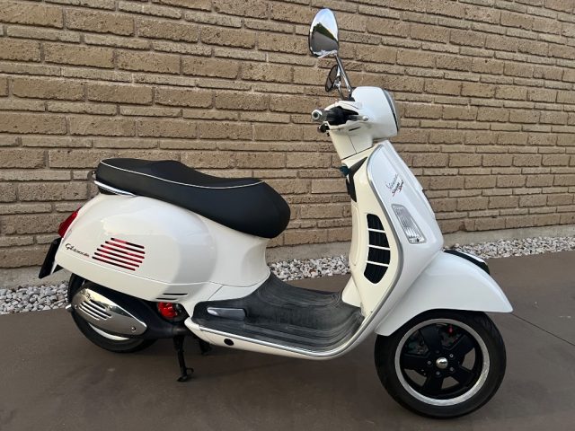 VESPA GTS 300 Bianco pastello
