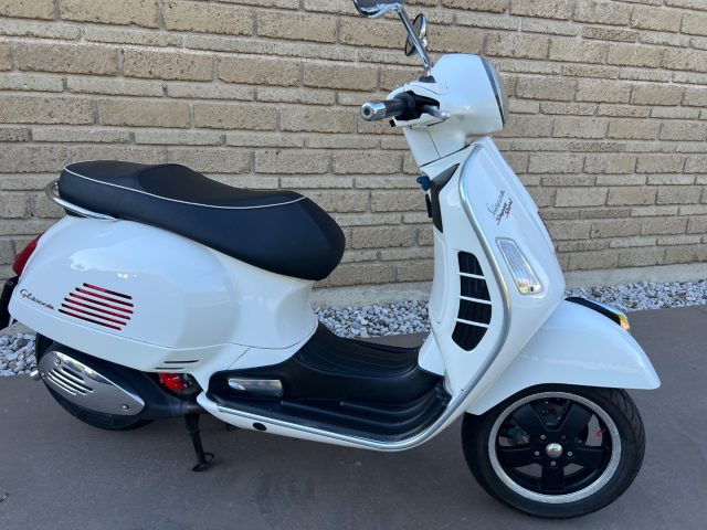 VESPA GTS 300 Bianco pastello