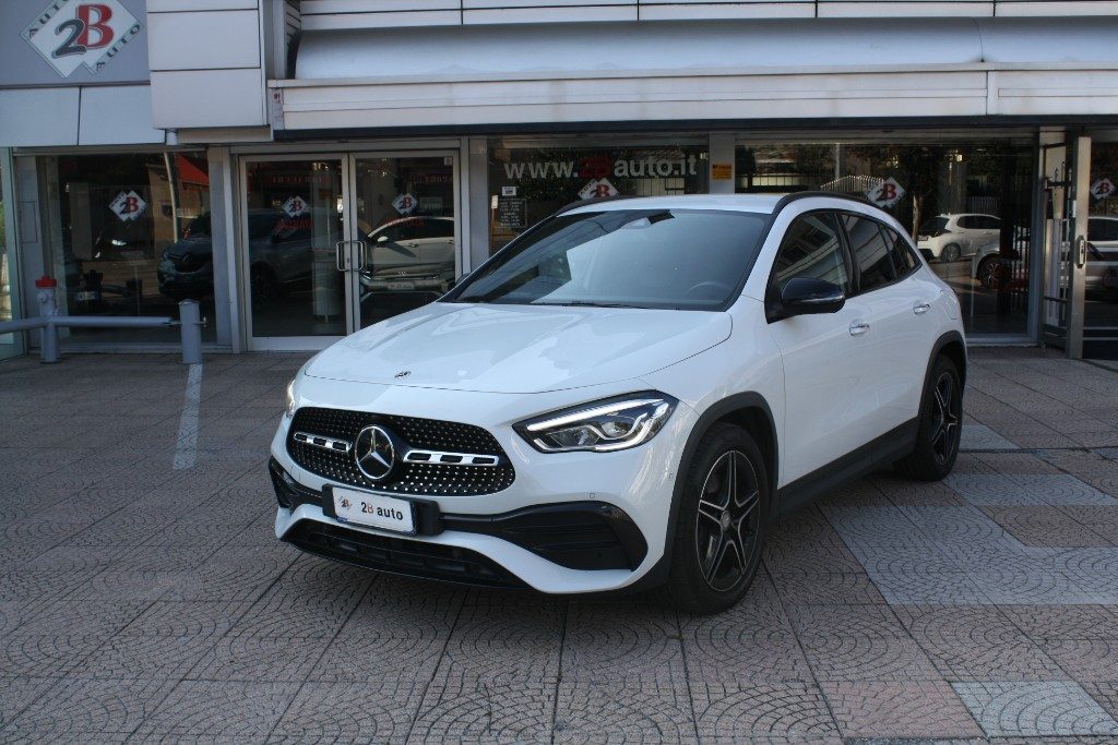 2B Auto ||| MERCEDES-BENZ GLA 200 Automatic Premium in vendita a Nova Milanese