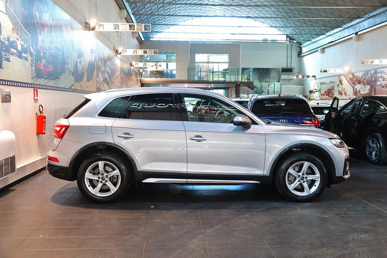 AUDI Q5 40 TDI Quattro S-Tronic Business Advanced - 2