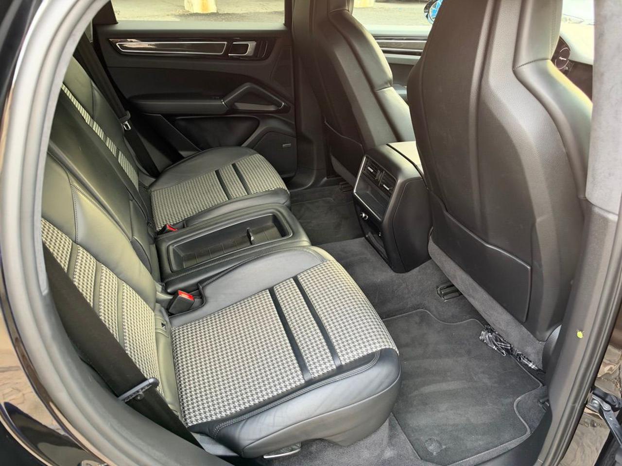PORSCHE Cayenne Coupé 3.0 V6 - 11