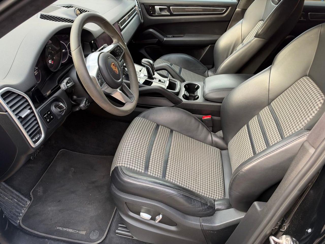 PORSCHE Cayenne Coupé 3.0 V6 - 8