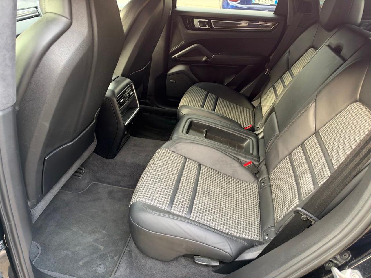 PORSCHE Cayenne Coupé 3.0 V6 - 9