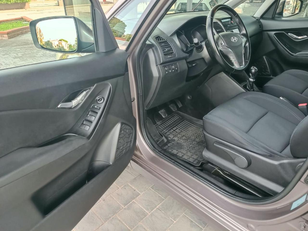 HYUNDAI iX20 1.4 90 CV Comfort - 18
