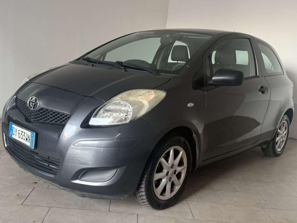 TOYOTA Yaris 1.0 3 porte Luxury pack - 2