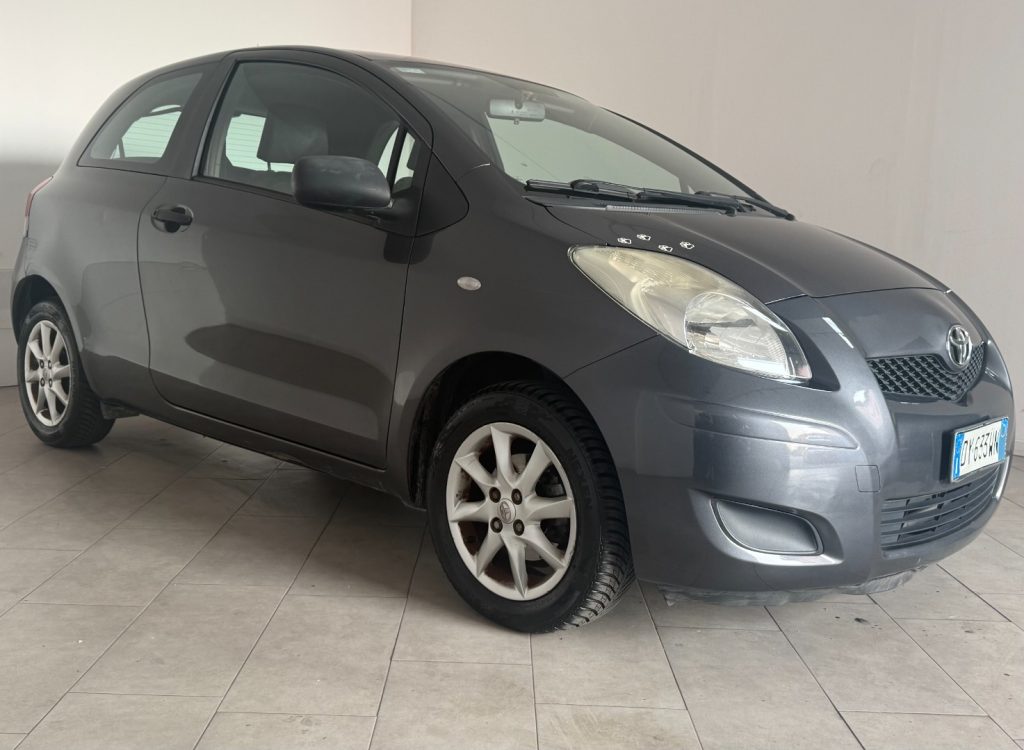 TOYOTA Yaris 1.0 3 porte Luxury pack - 3