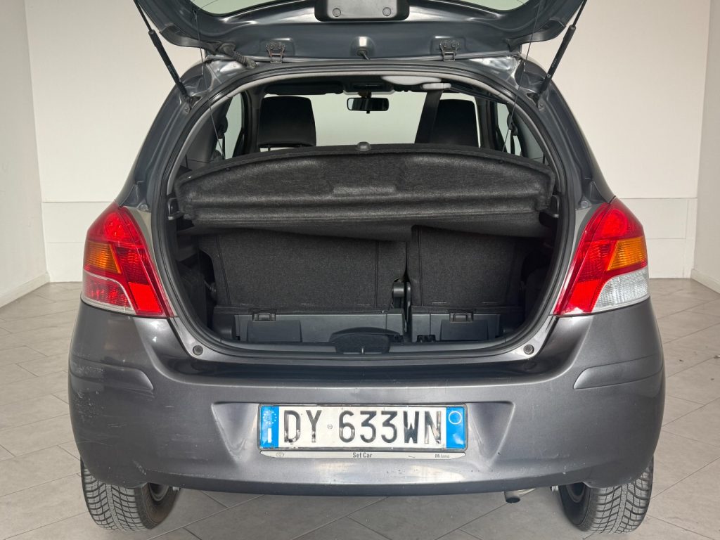 TOYOTA Yaris 1.0 3 porte Luxury pack - 7