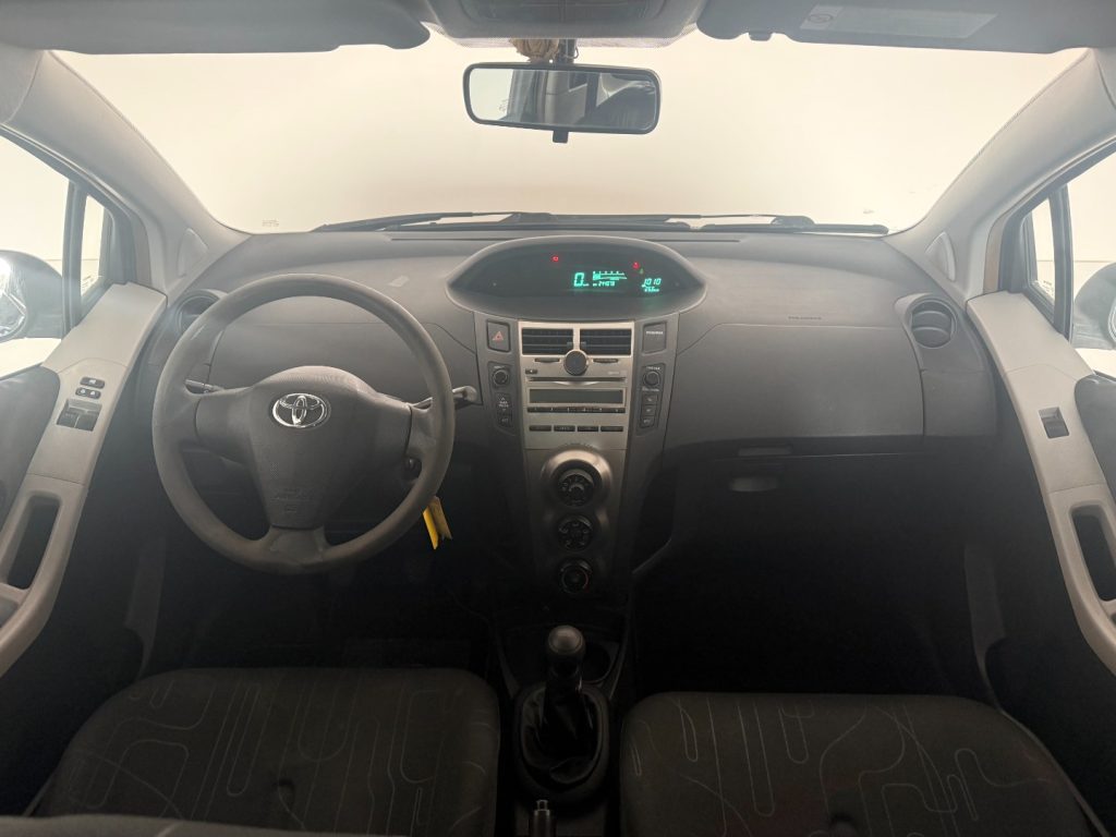 TOYOTA Yaris 1.0 3 porte Luxury pack - 8
