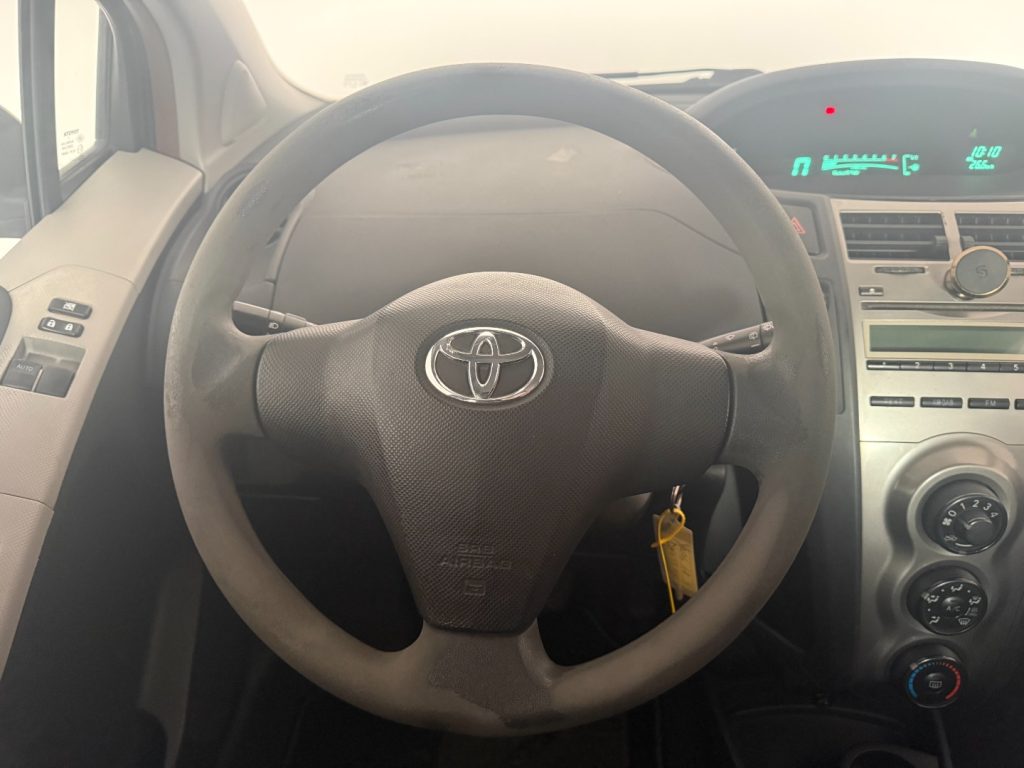 TOYOTA Yaris 1.0 3 porte Luxury pack - 10