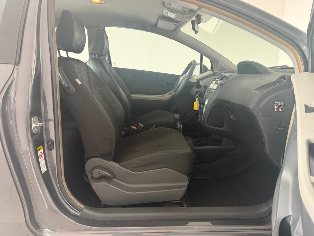 TOYOTA Yaris 1.0 3 porte Luxury pack - 12