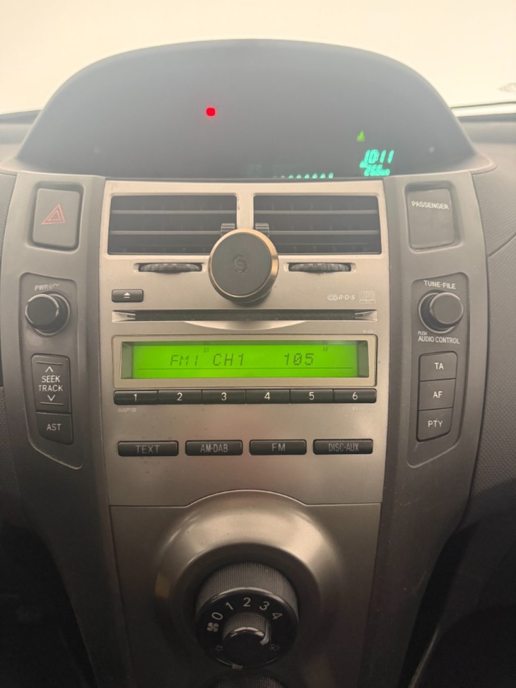 TOYOTA Yaris 1.0 3 porte Luxury pack - 16