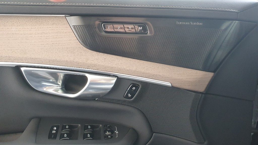 VOLVO XC90 T8 Plug-in hybrid AWD automatico 7 posti Plus Brig - Grid Foto 9