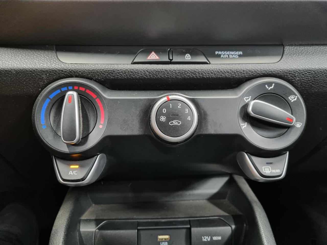 KIA Stonic 1.0 T-GDi 100 CV MHEV iMT Style - 12