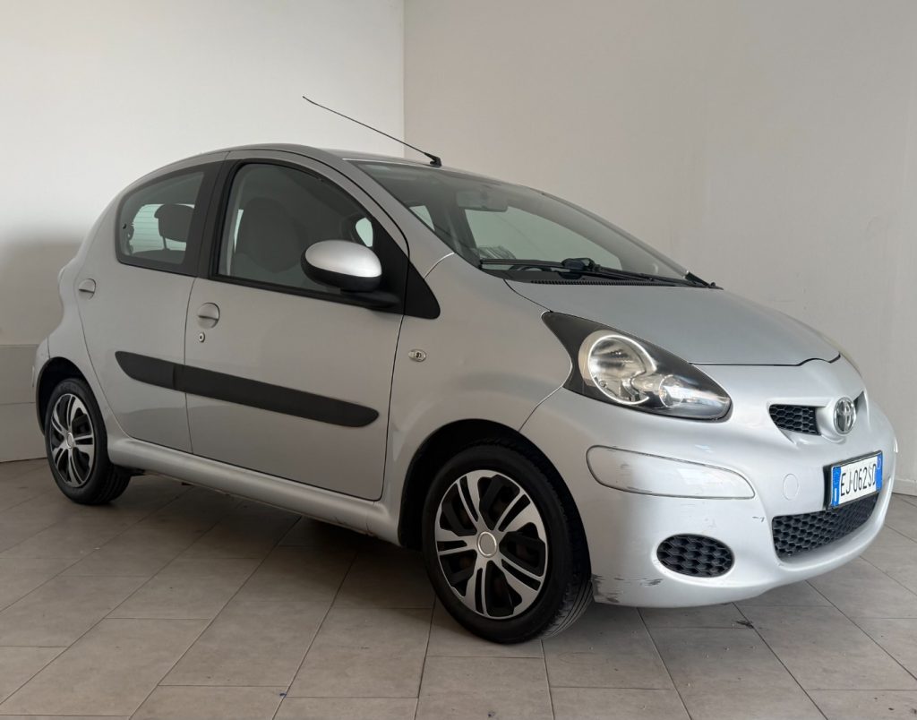 TOYOTA Aygo 1.0 12V VVT-i 5 porte Deep Ocean Connect - 2