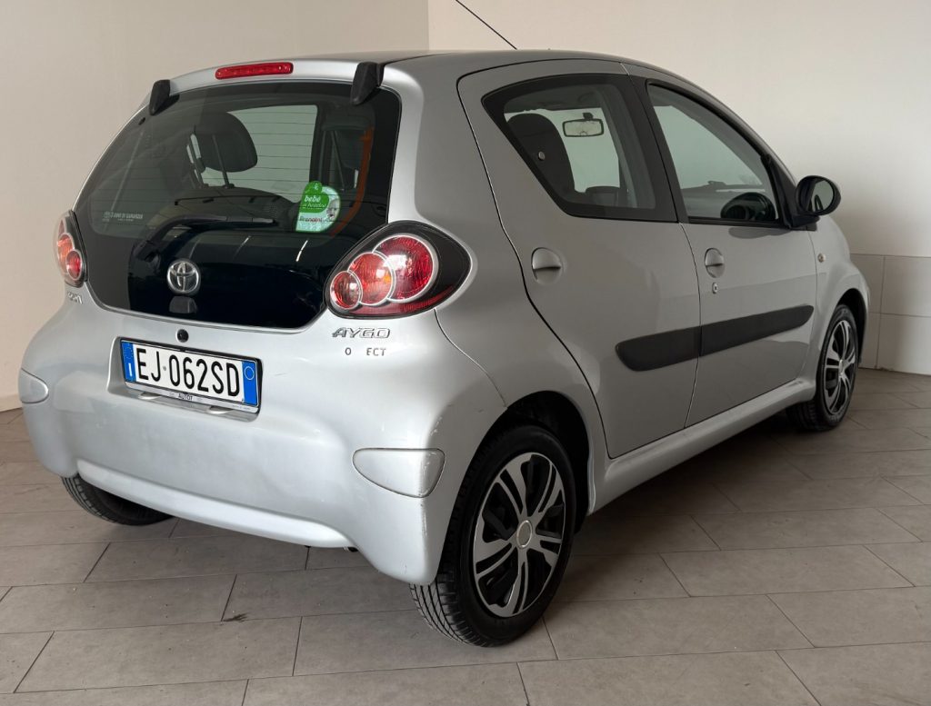 TOYOTA Aygo 1.0 12V VVT-i 5 porte Deep Ocean Connect - 4