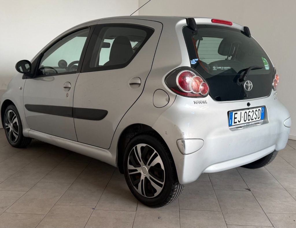 TOYOTA Aygo 1.0 12V VVT-i 5 porte Deep Ocean Connect - 6