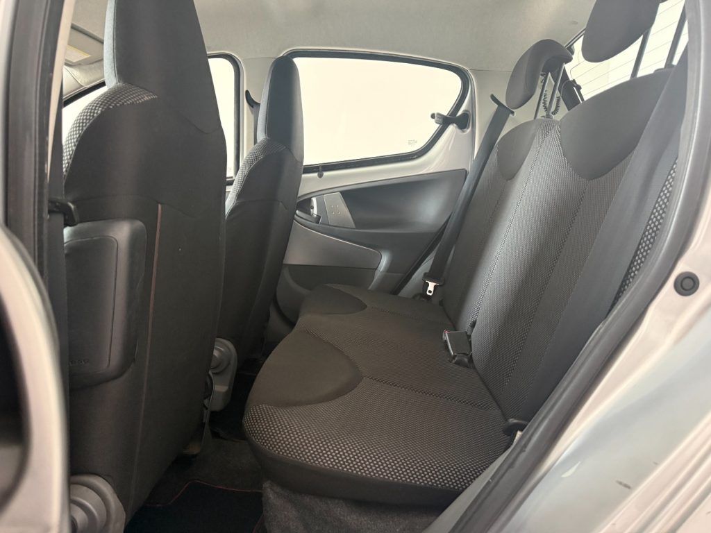TOYOTA Aygo 1.0 12V VVT-i 5 porte Deep Ocean Connect - 13