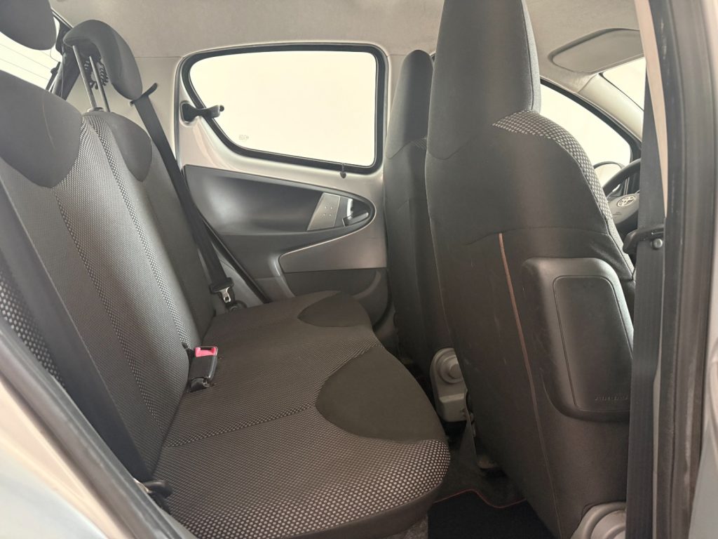 TOYOTA Aygo 1.0 12V VVT-i 5 porte Deep Ocean Connect - 14