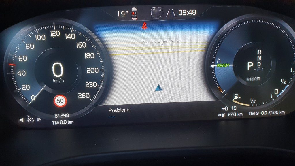 VOLVO XC40 T4 Recharge Plug-in Hybrid automatico Core - Grid Foto 9