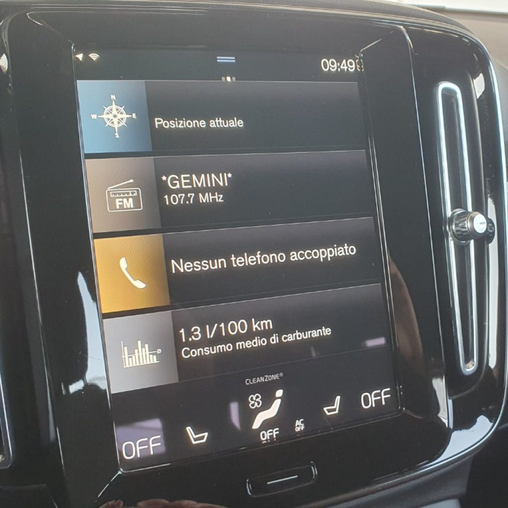 VOLVO XC40 T4 Recharge Plug-in Hybrid automatico Core - Grid Foto 11
