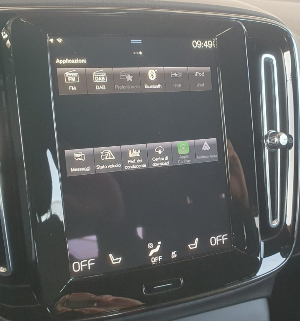 VOLVO XC40 T4 Recharge Plug-in Hybrid automatico Core - Grid Foto 13