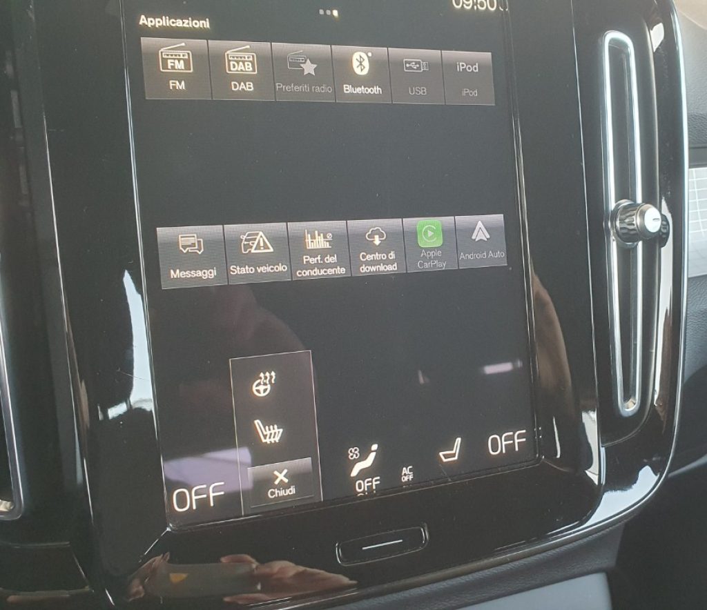 VOLVO XC40 T4 Recharge Plug-in Hybrid automatico Core - Grid Foto 14