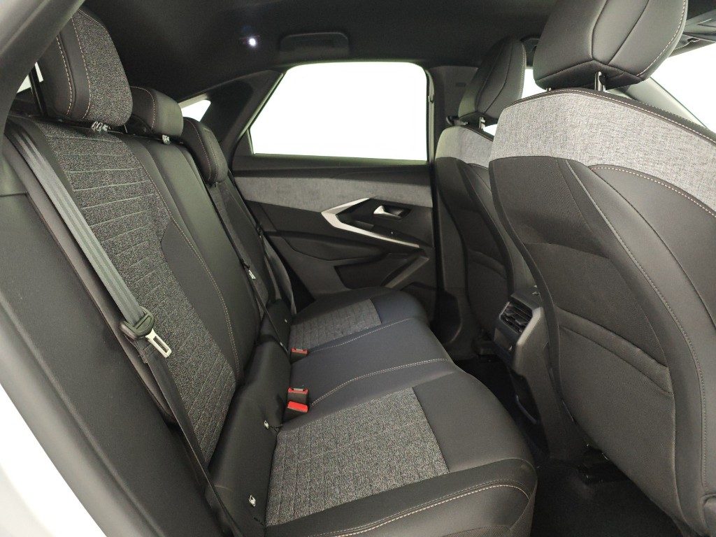 PEUGEOT 3008 Hybrid 145 e-DCS6 Allure - 7