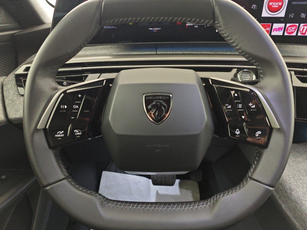 PEUGEOT 3008 Hybrid 145 e-DCS6 Allure - 8