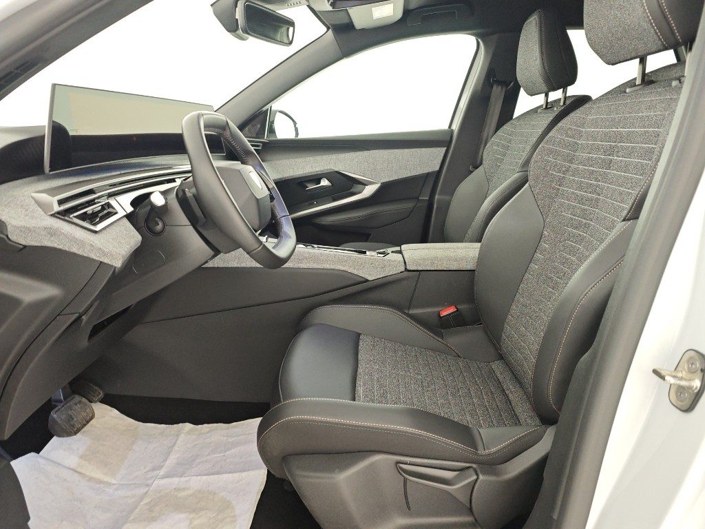 PEUGEOT 3008 Hybrid 145 e-DCS6 Allure - 9