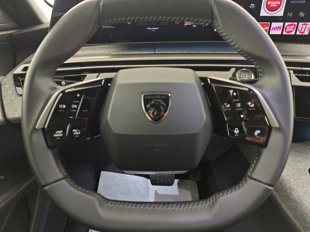 PEUGEOT 3008 Hybrid 145 e-DCS6 Allure - 10