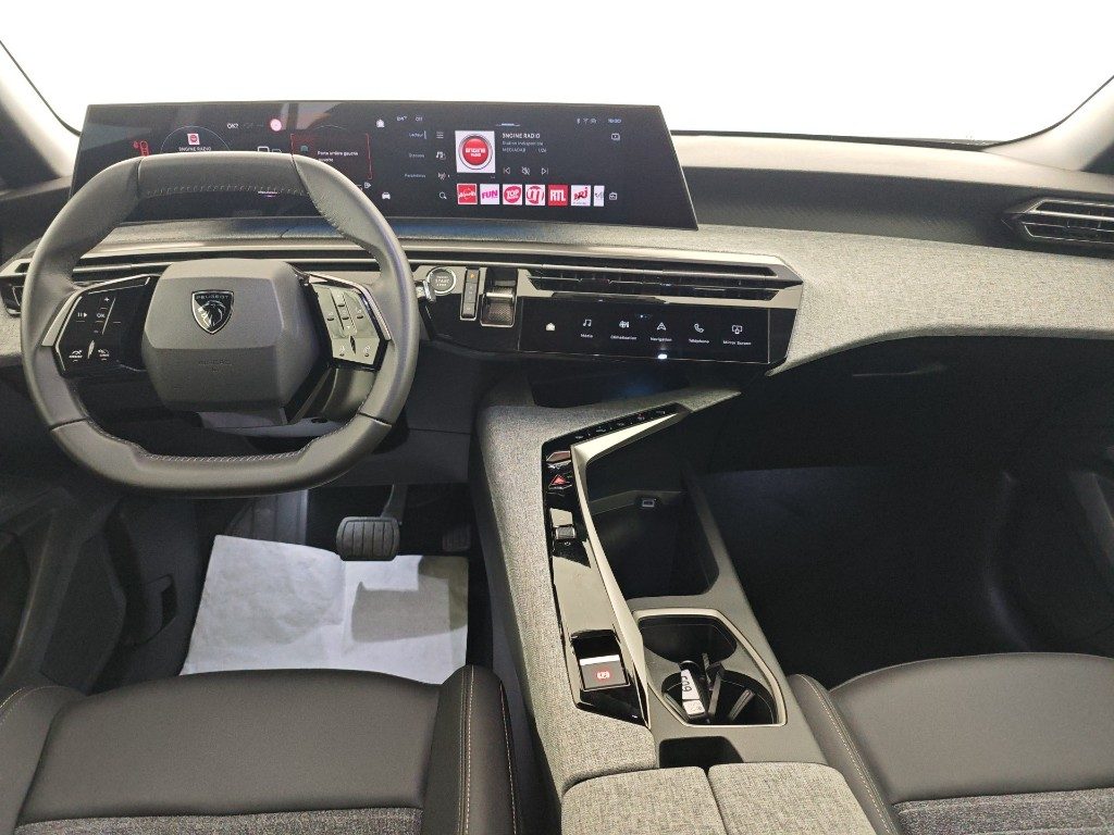 PEUGEOT 3008 Hybrid 145 e-DCS6 Allure - 11